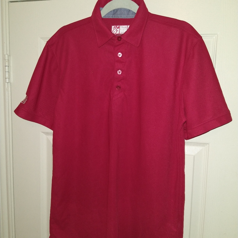 Chick-Fil-A Oobe Employee Uniform Red Short Sleeve Polo Shirt Men's sz Medium.